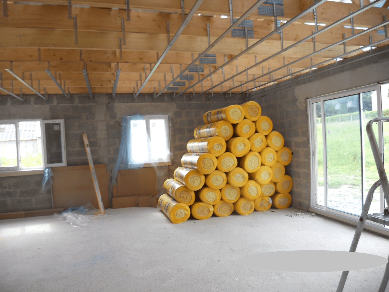 stockage Rouleaux laine de verre avant la pose