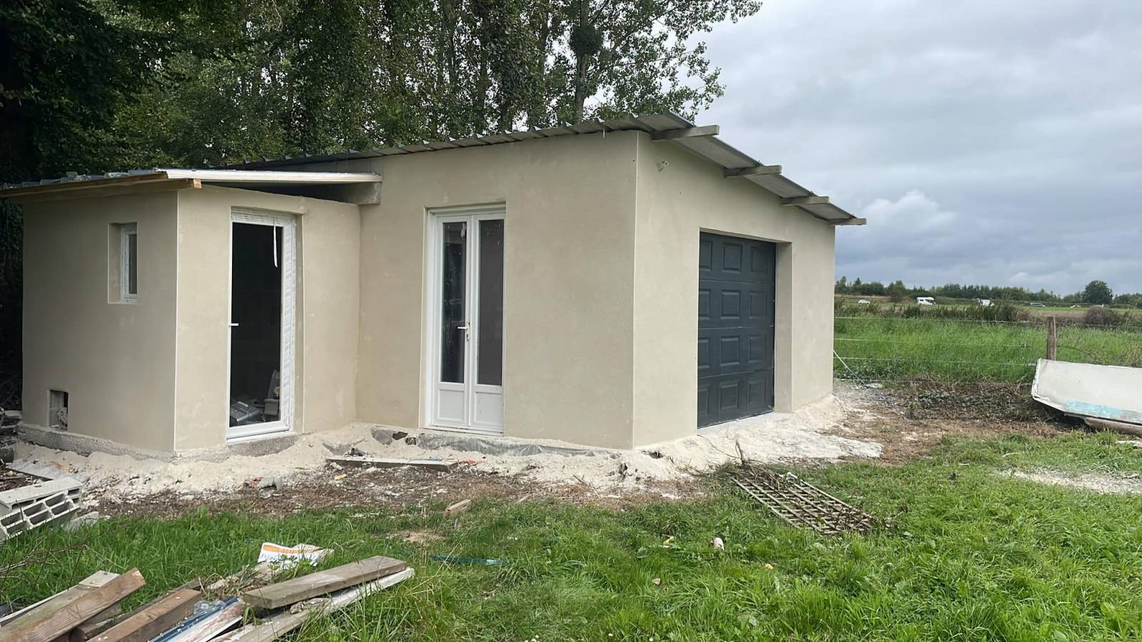 Enduisage couleur ton pierre sur garage à Yvetot