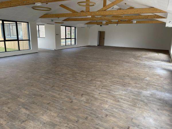 sol PVC collé aspect bois