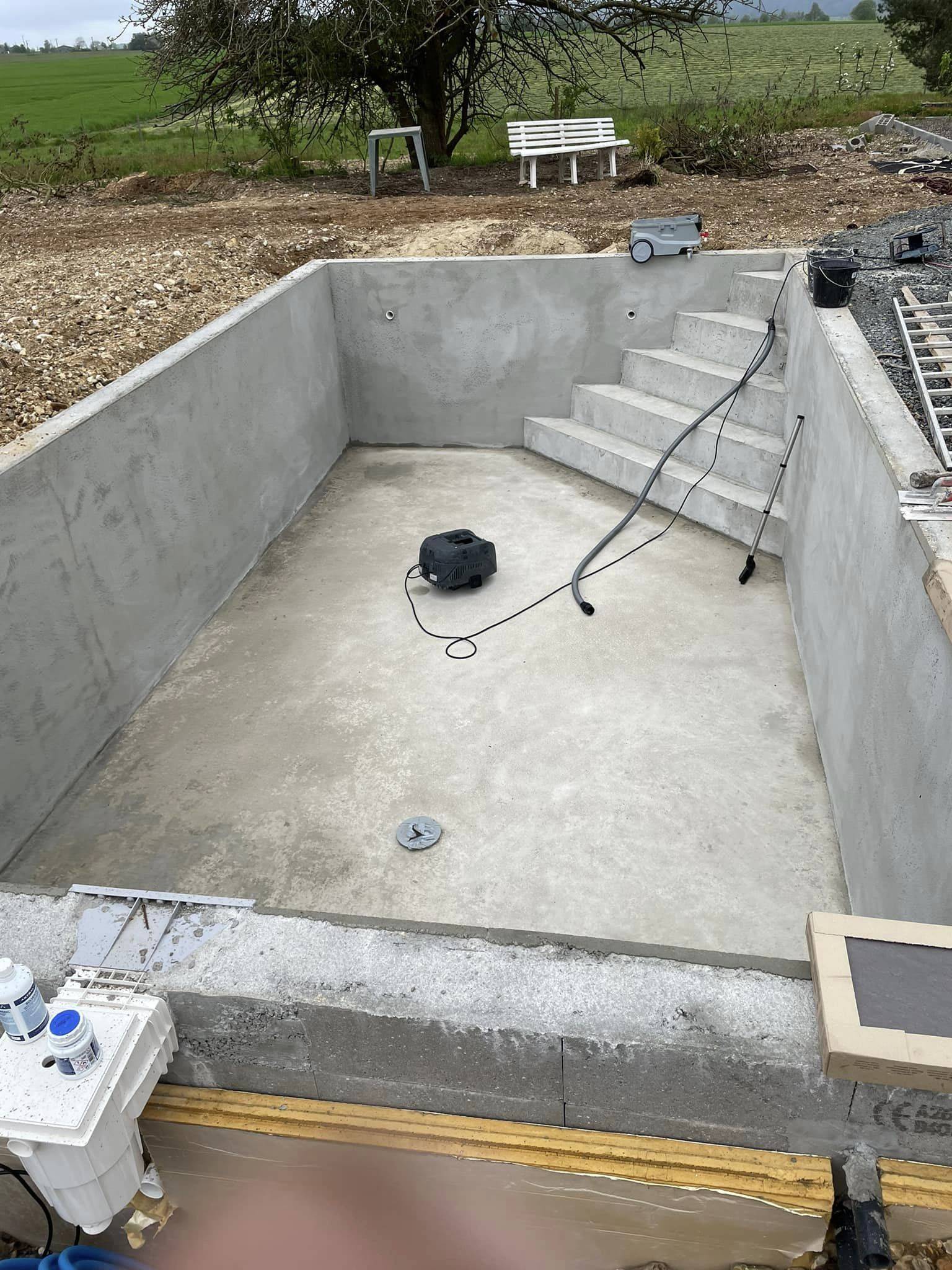 piscine en béton sans faïence